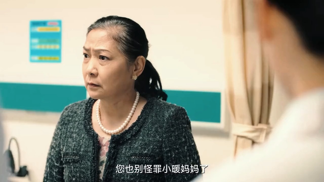 孩子生死一线，妈宝爸爸还在等老母亲同意才能签字手术，还好妈妈终于硬气一回
