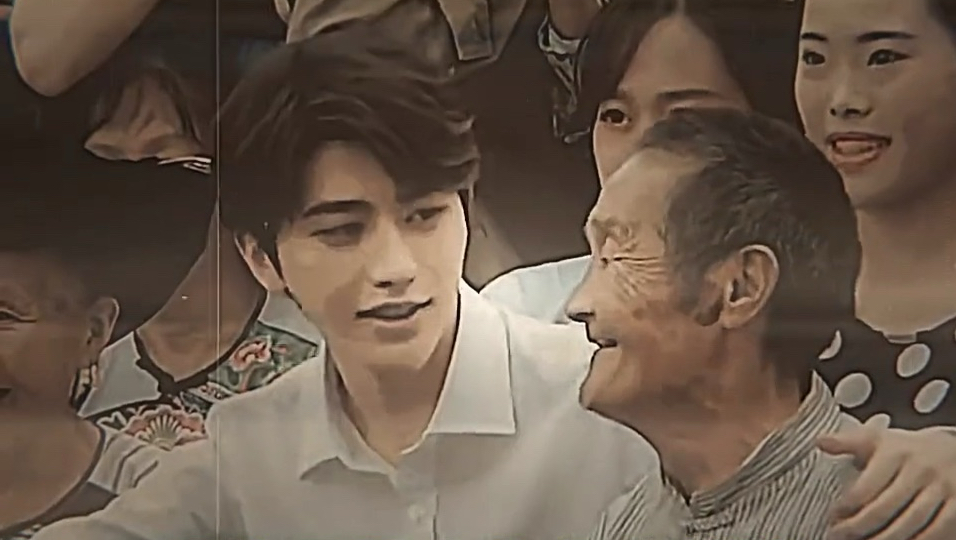 “那天村里来了一个年轻人，本以为只是走一个秀，结果整个村里都亮了起来” #会火 #蔡徐坤 公益 暖心