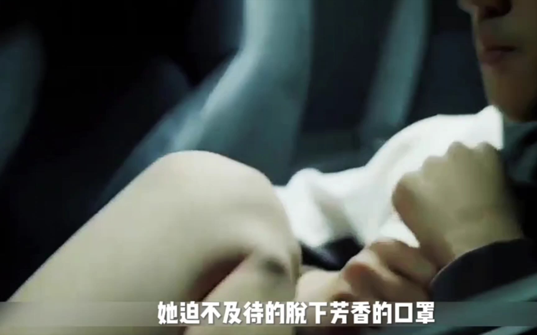 小情侣办事就是着急，明明可以回家做，非得在车上找刺激