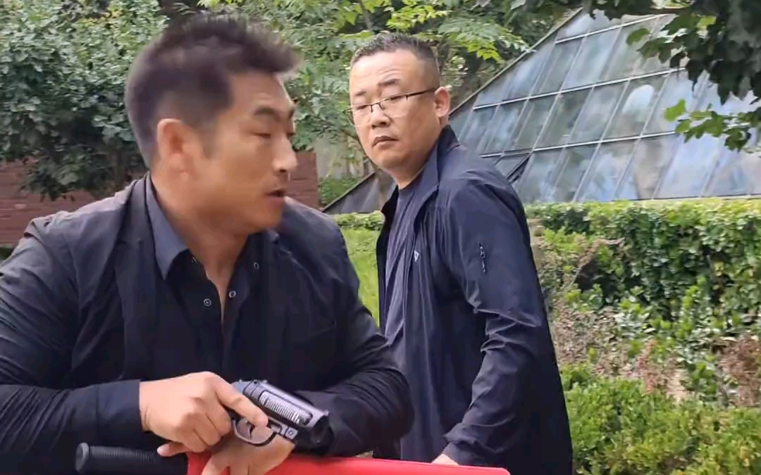 【保镖tv】一根利群直接叛变，一包利群直接弑主