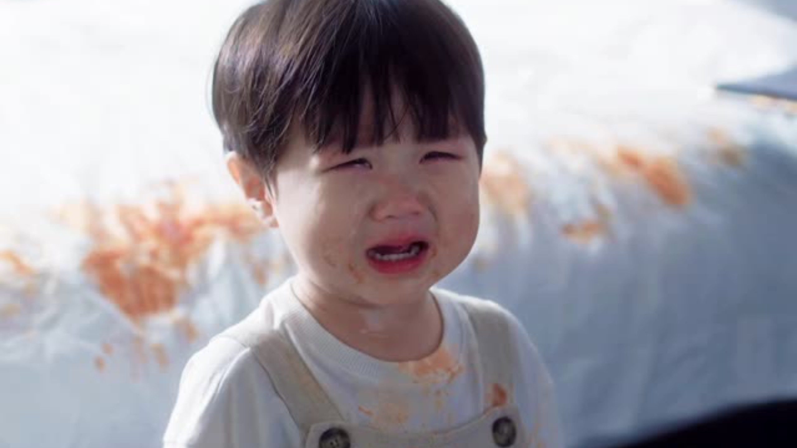 三个孤儿拼成了一个温暖的家！