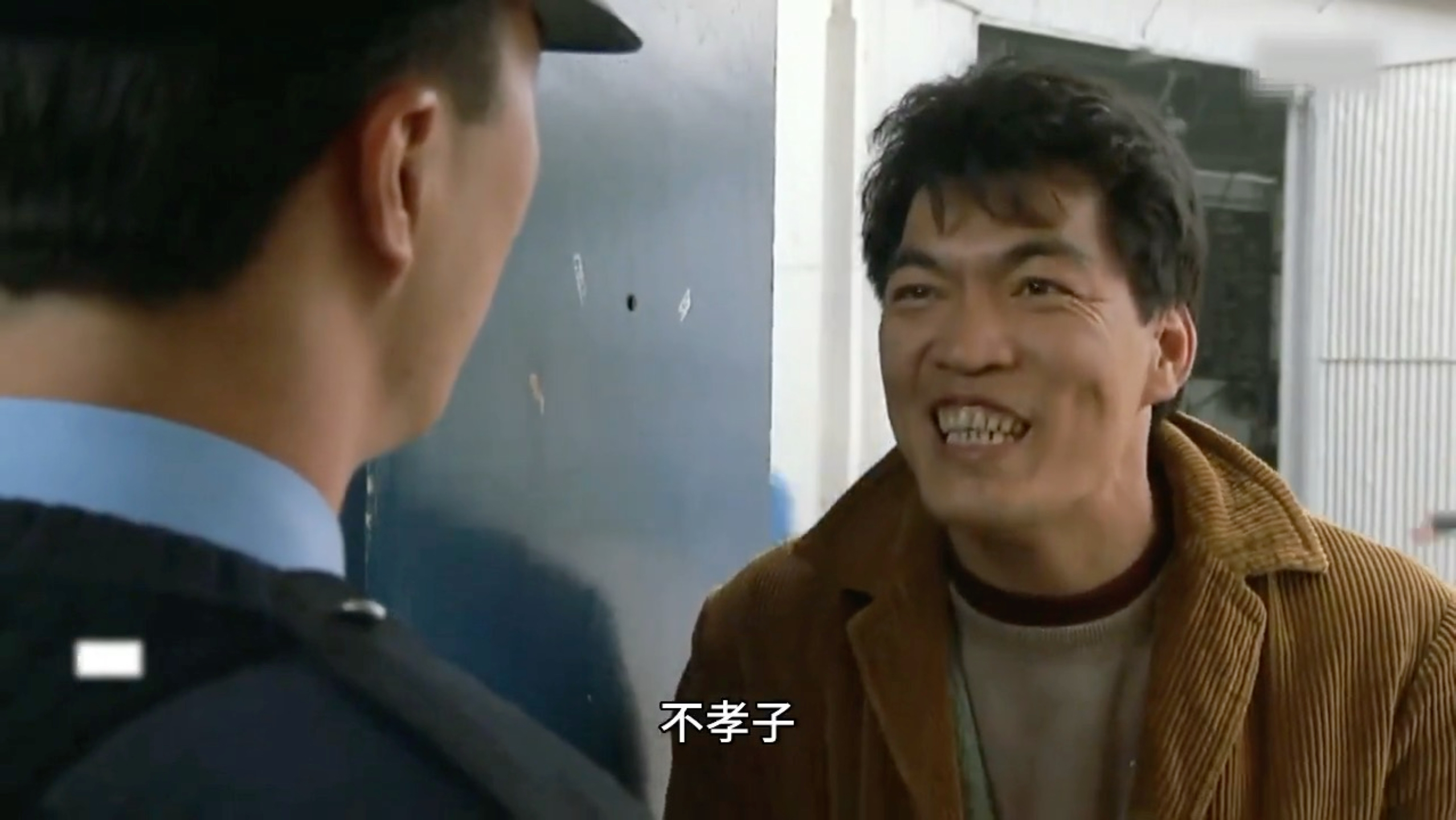 中式父子关系就是很奇怪，越长大越不去沟通，中年时却猛然间理解父亲