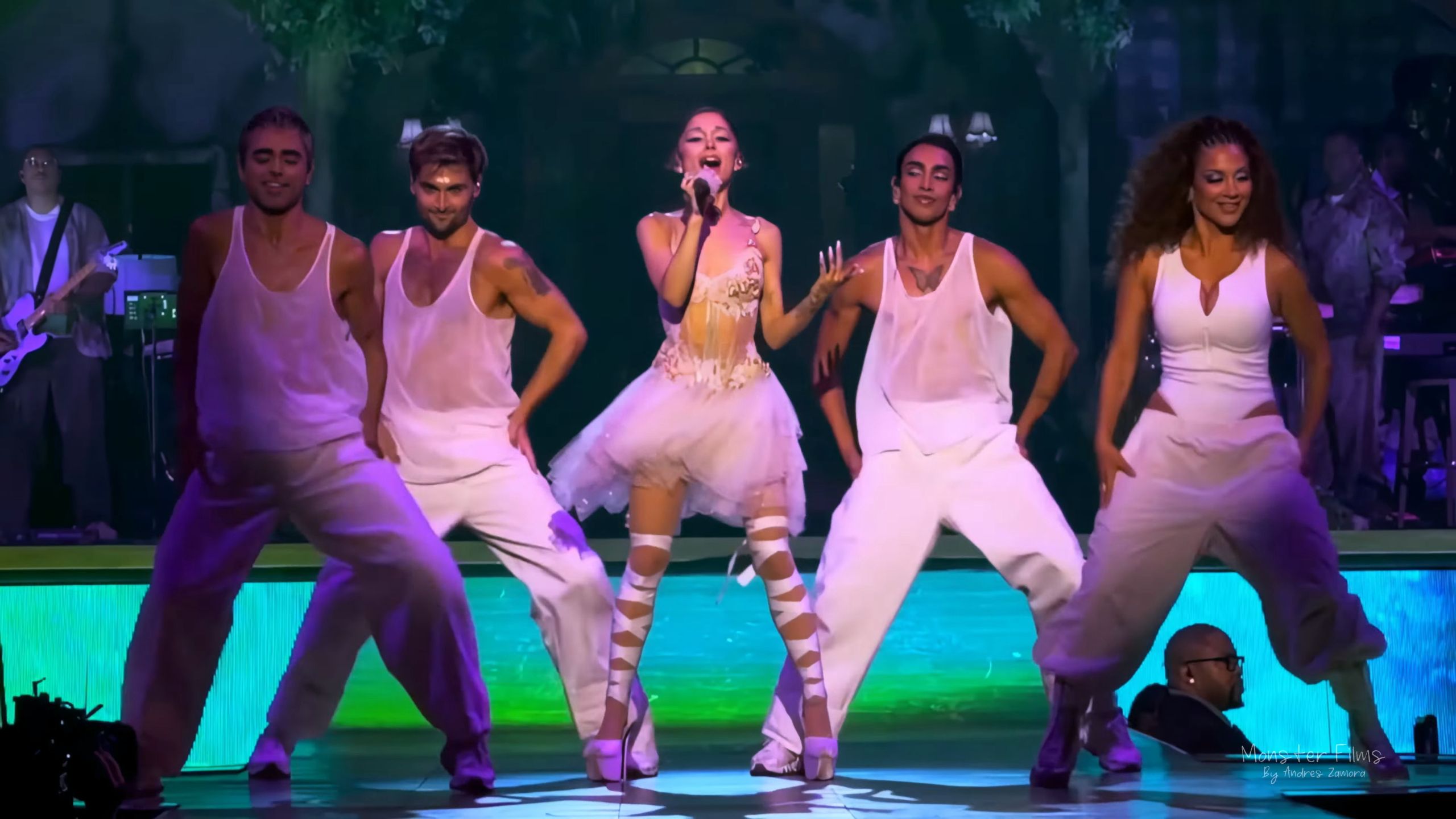 【猴姆独家】太精彩了！A妹Ariana Grande最新eternal sunshine巡演献唱热单Break Free专业饭剪版大首播！唱得太棒了~~高音更通