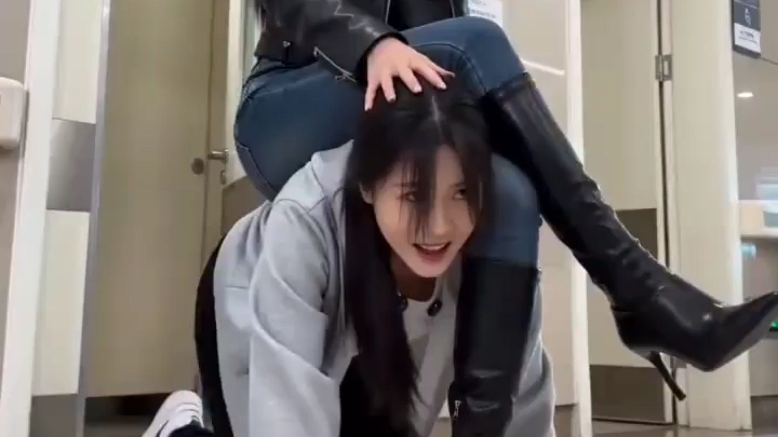 霸气御姐骑人马