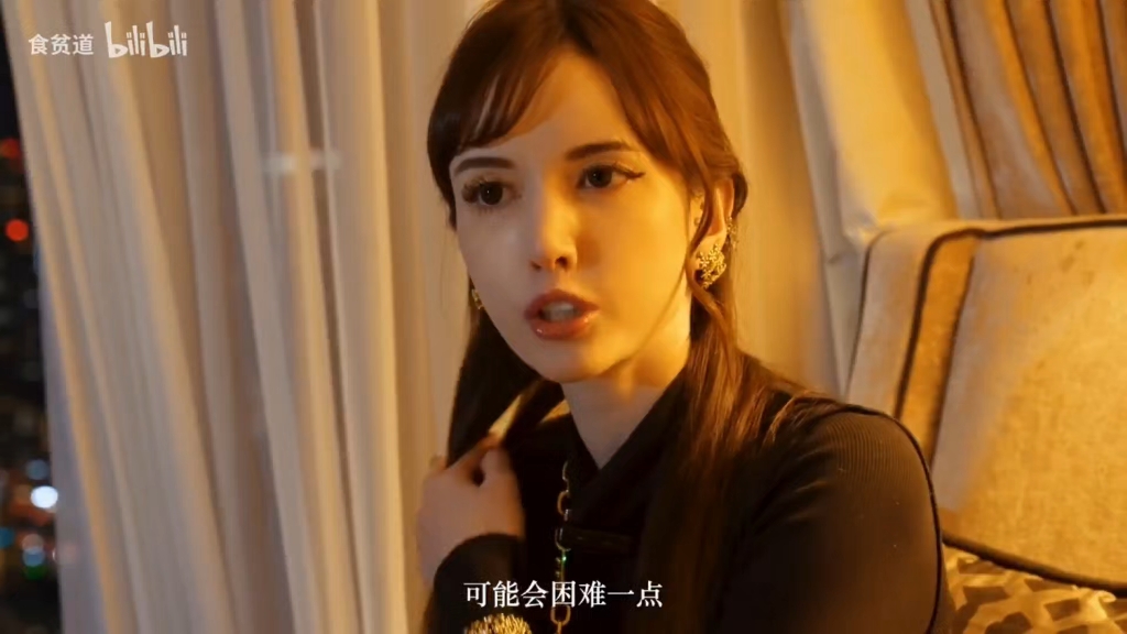 泷泽萝拉自述，在日本出道以前就在夜店工作，表示夜店玩得更疯狂...
