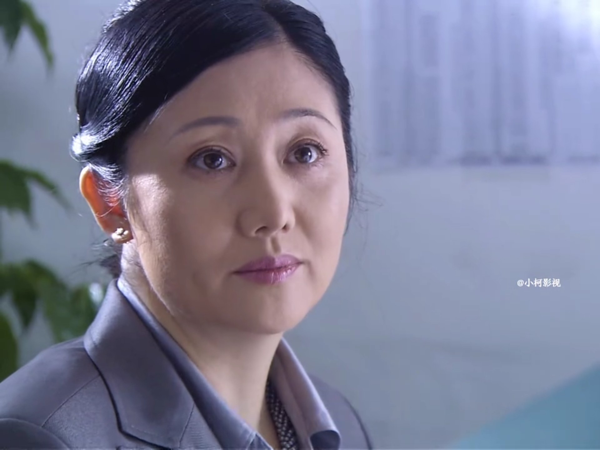 农村女孩一个善意举动，帮助了女总裁，从此走上人生巅峰！