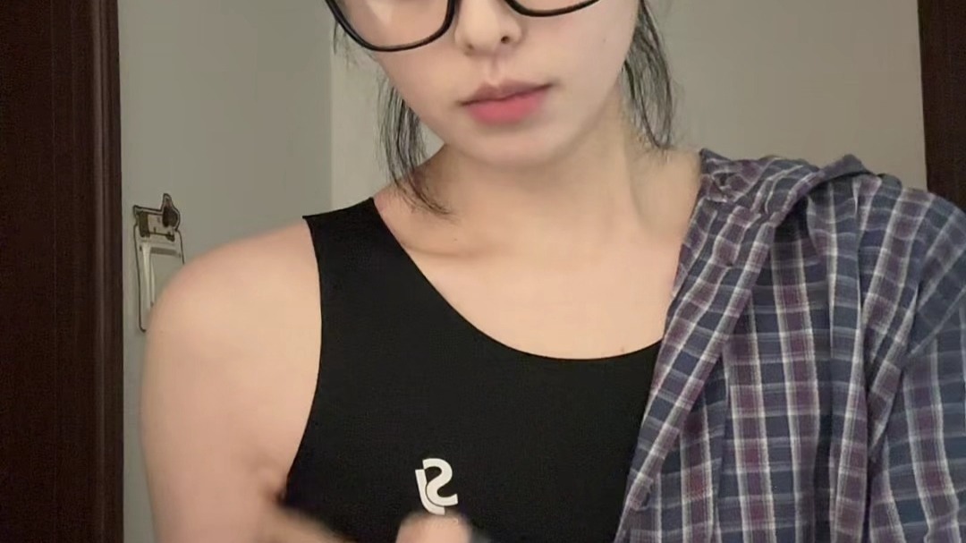 作为1个穿了10年束胸的帅特，今天教你们如何选真正的藏雷内衣~
