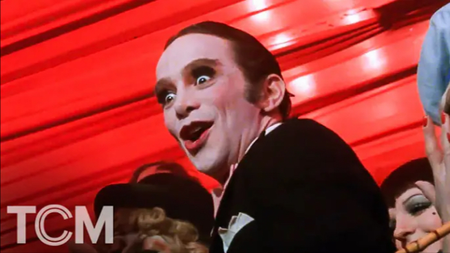 现在是1931年，柏林，欢迎来到歌厅Cabaret！Willkommen!
