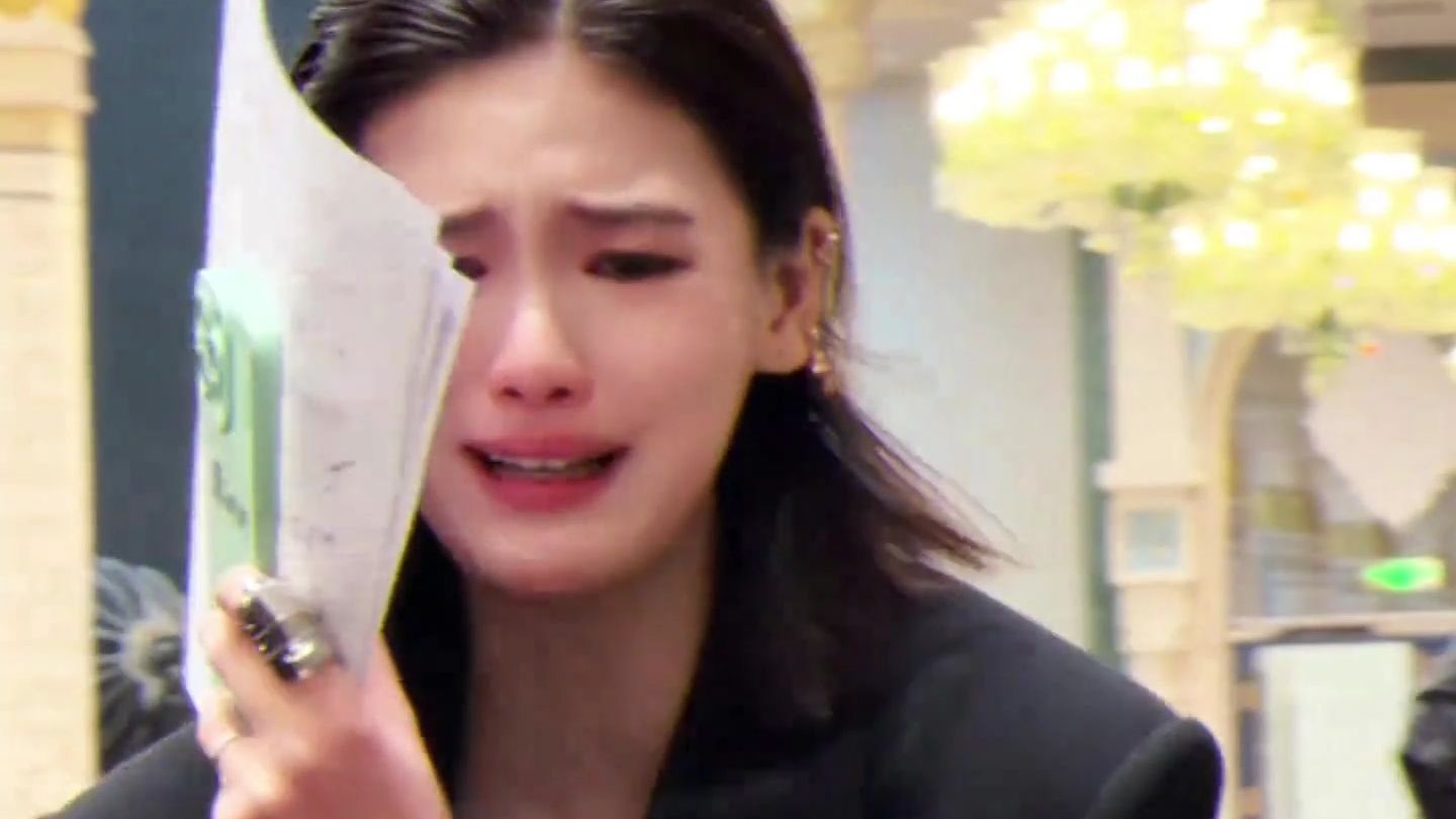 一个破碎的女孩儿在一个破碎的夜晚 用6个小时的时间完成了自我和解 分享一些正片以外 镜头记录不到的细节 关于颜颜是怎么登上那辆去阿勒泰的列车的