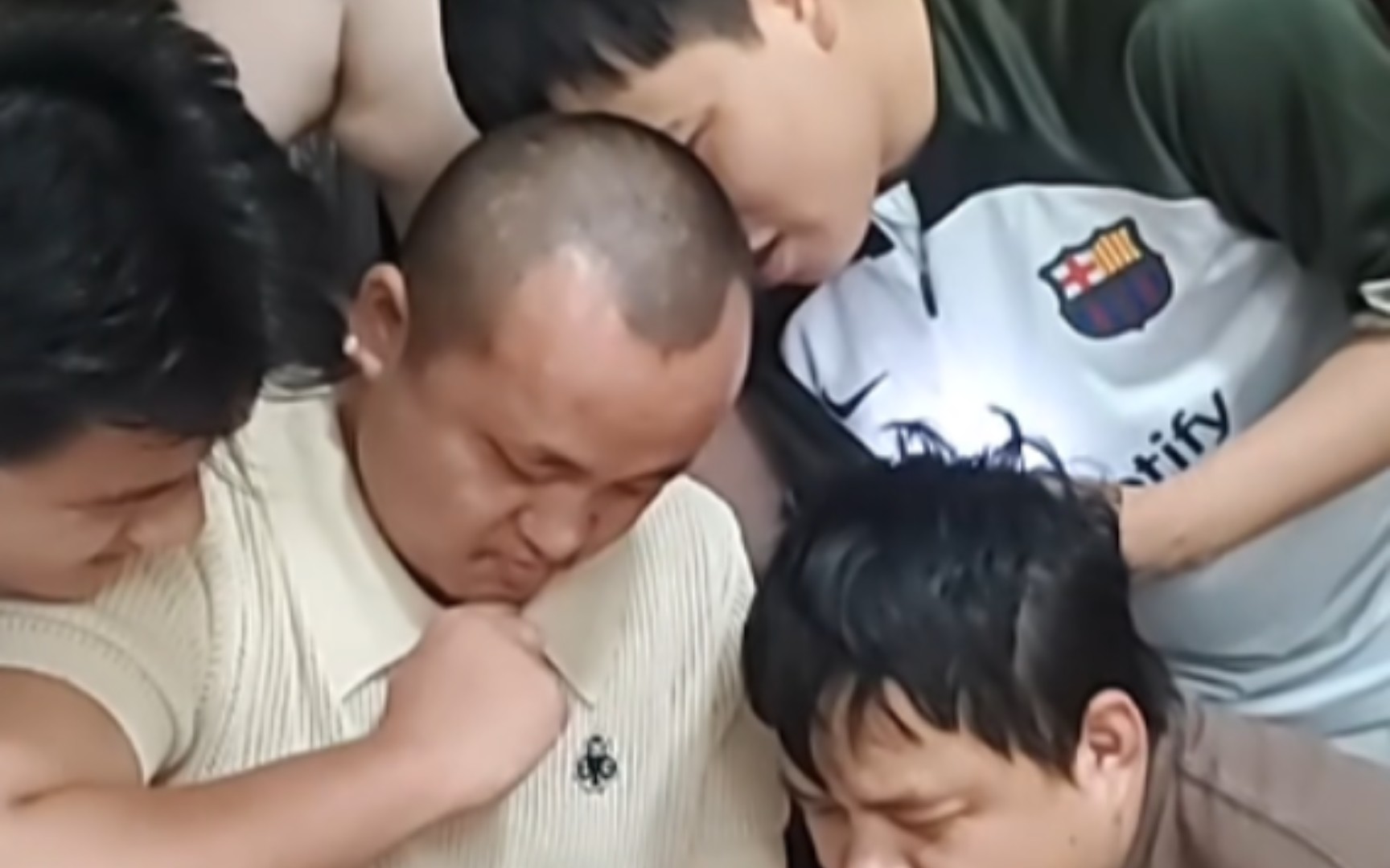 瘫痪公寓全员追龙，这辈子真的又又又有了!