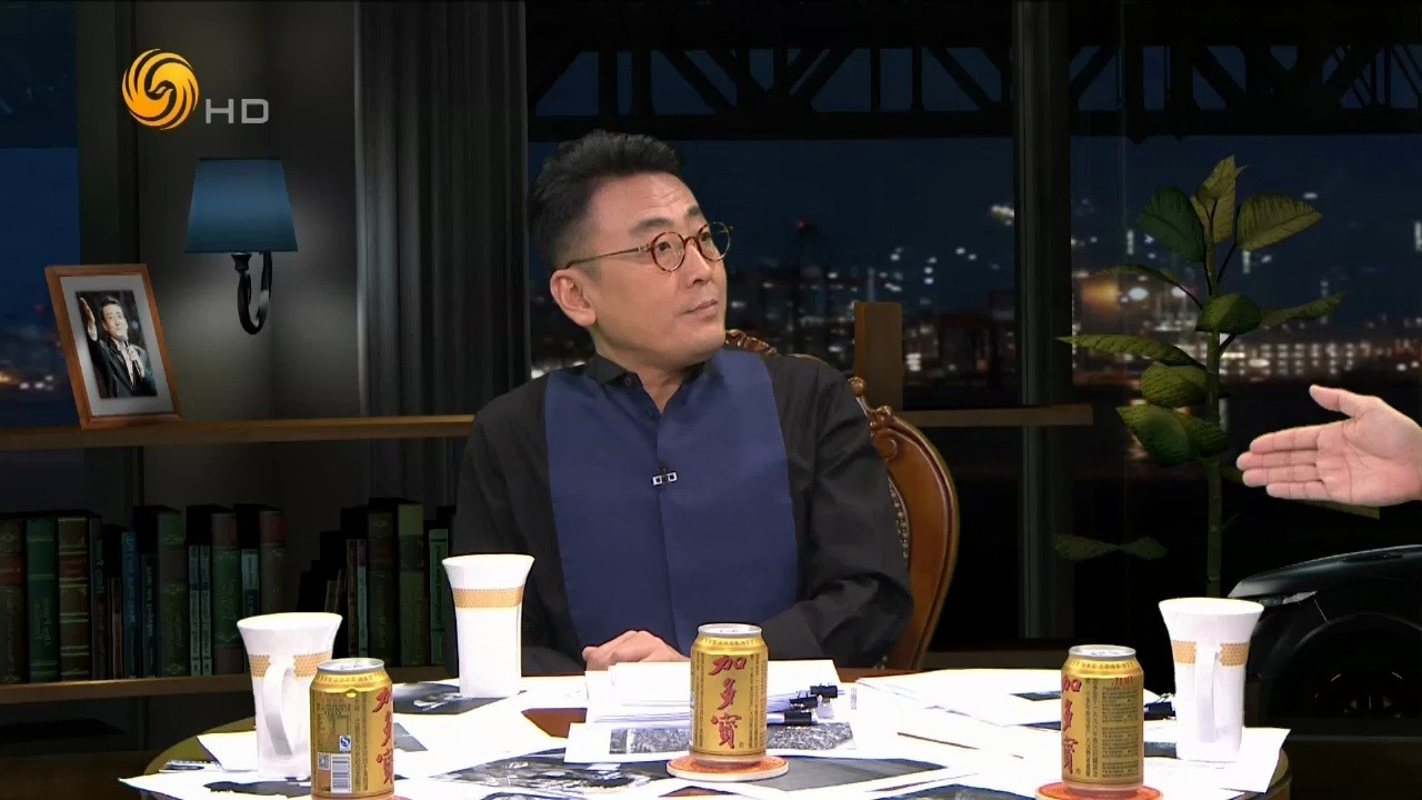 窦文涛锵锵三人行 锵锵三人行完整版全集 锵锵三人行当年明月 锵锵三人行经典合集 锵锵三人行2026 锵锵三人行第一季 锵锵三人行完整版 锵锵三人行全集