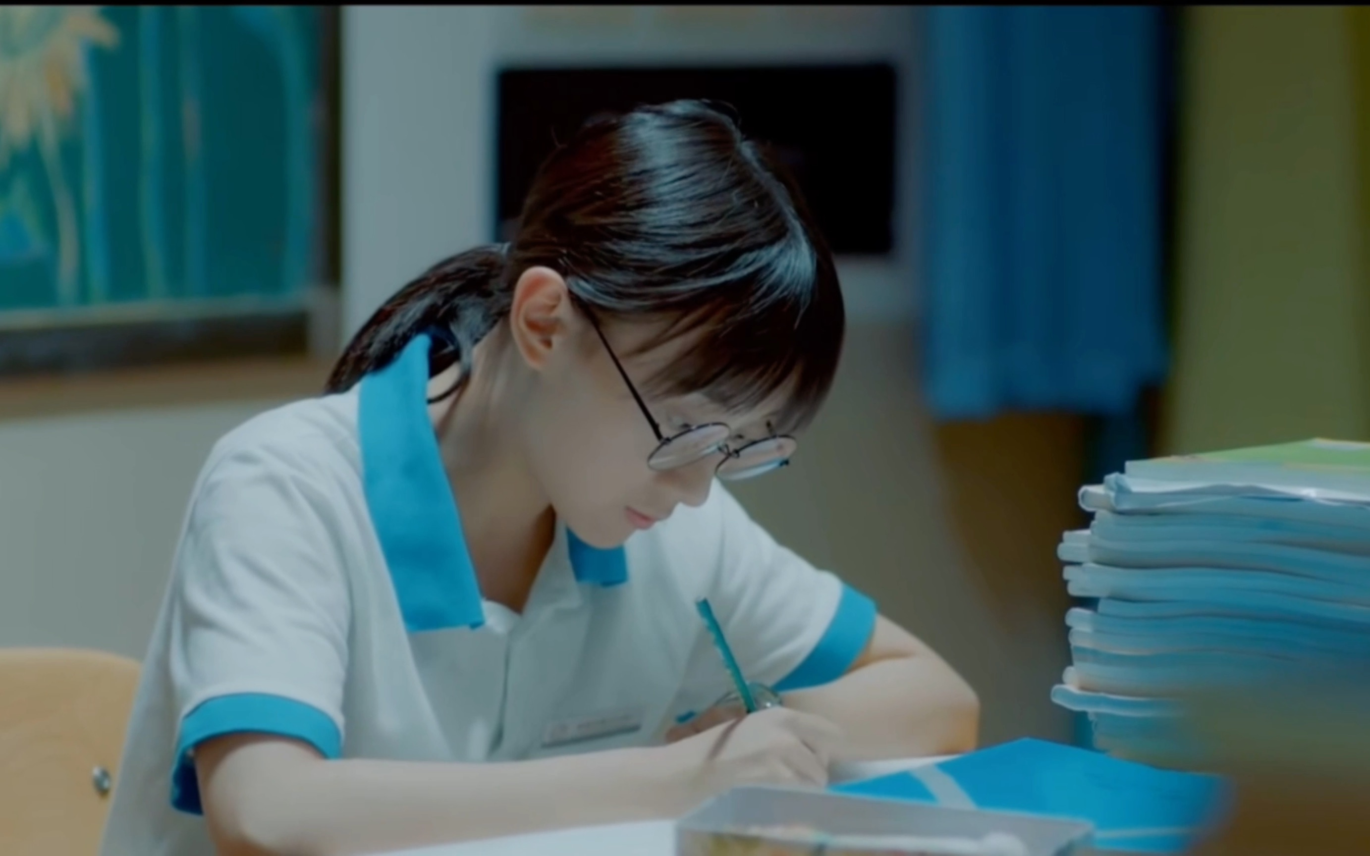 “学习是一件简单又艰苦的事情，排除干扰，全力以赴”