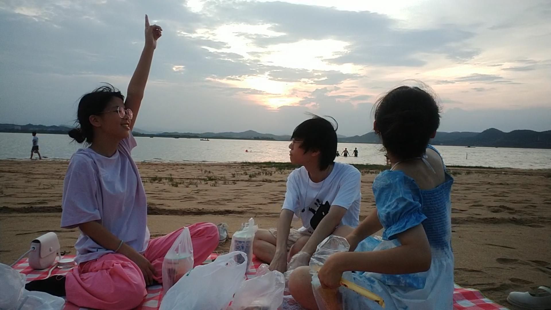 海风吹向了三年后的我们