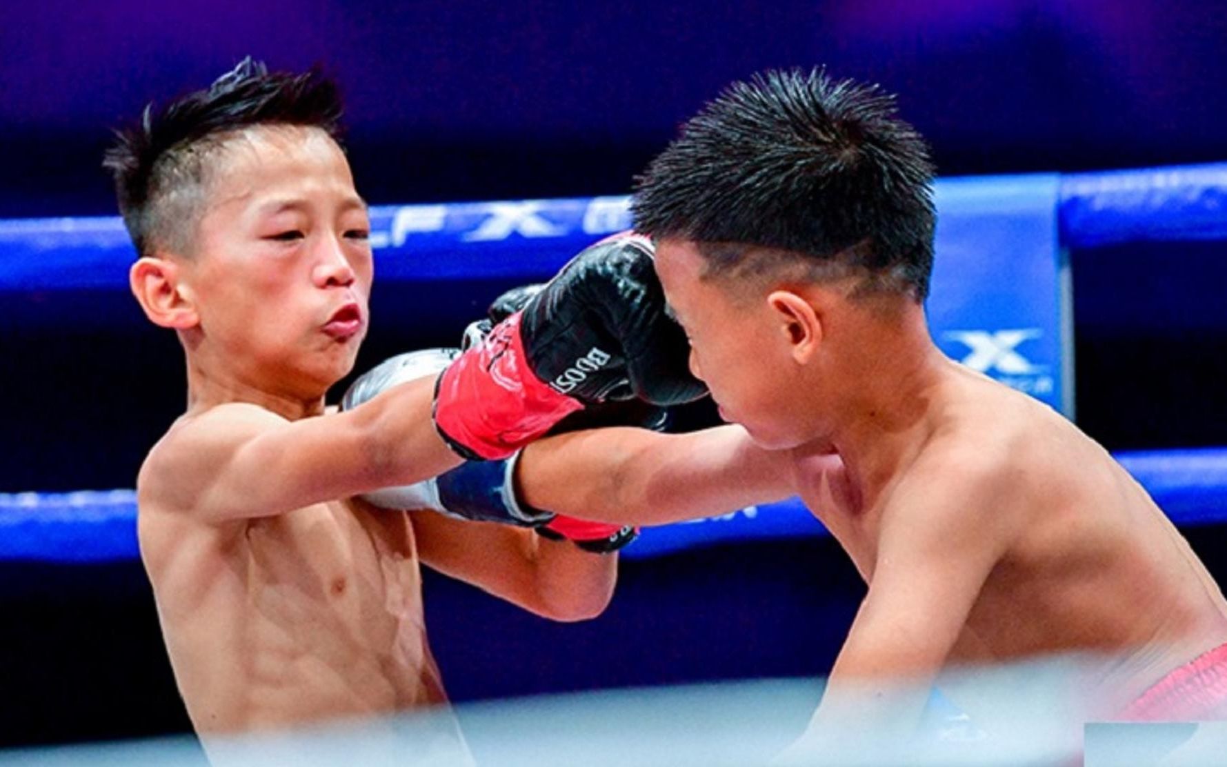 中国11岁格斗天才横空出世，10战10胜就没输过，打法凶狠大人都怕