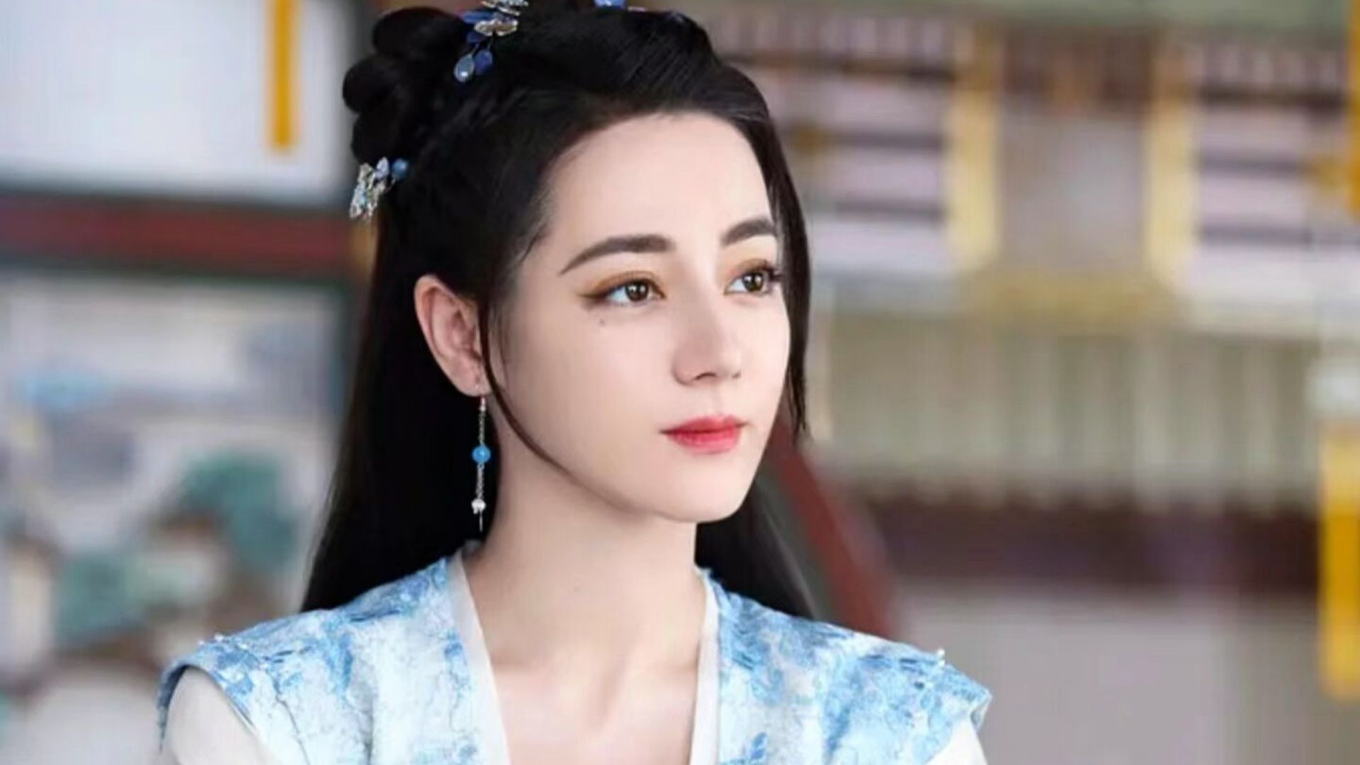 说感情窗户纸没捅破前的部分细腻好看极了！《三尺春》长青长白，伪兄妹久别重逢，好喜欢相依为命的羁绊
