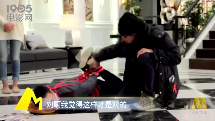 探班《王牌逗王牌》 黄晓明“躲避”飞刀大揭密