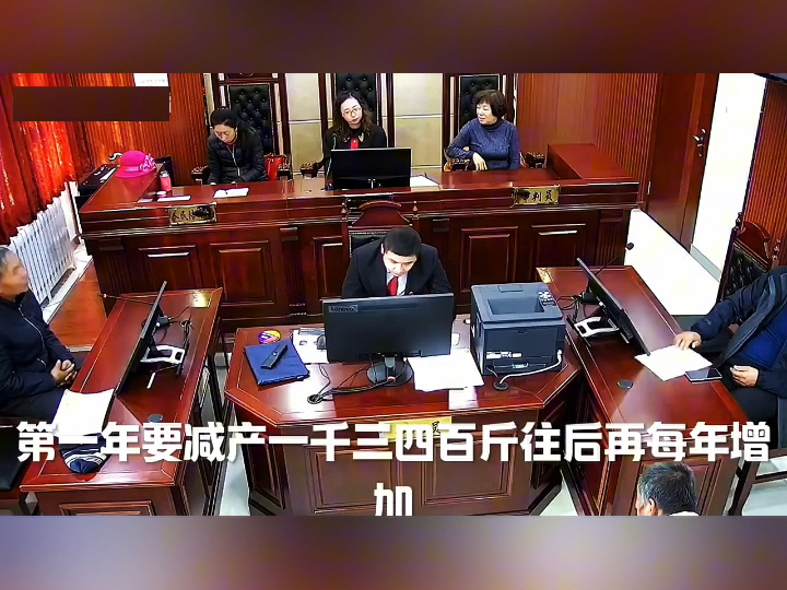 比春晚搞笑的东北庭审：陪审员被逗的直不起腰来
