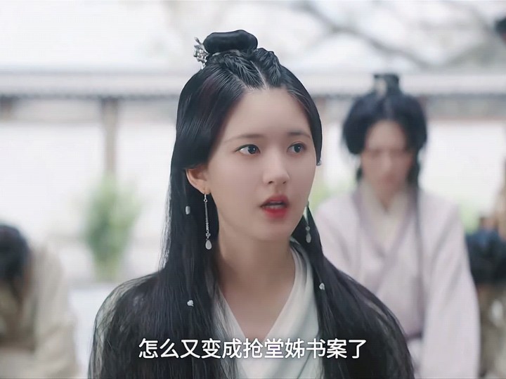 嫋嫋因为一张书桌对阿母失望透顶，明明受委屈的是嫋嫋，却一句公道都不给，一直向着姎姎