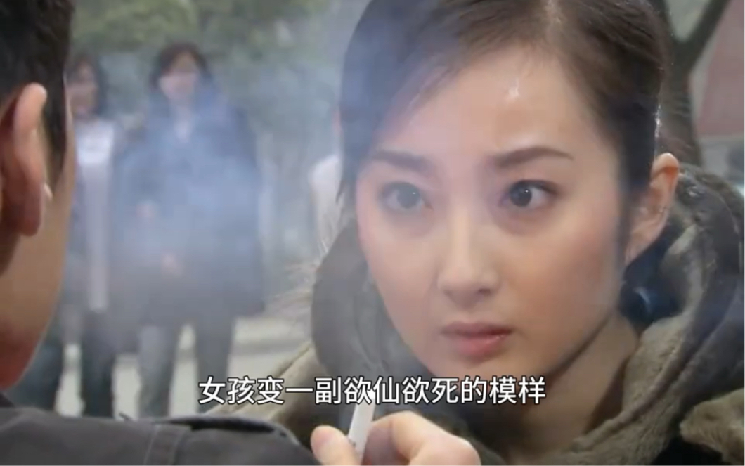 女孩只被喷了一口烟，没想到….