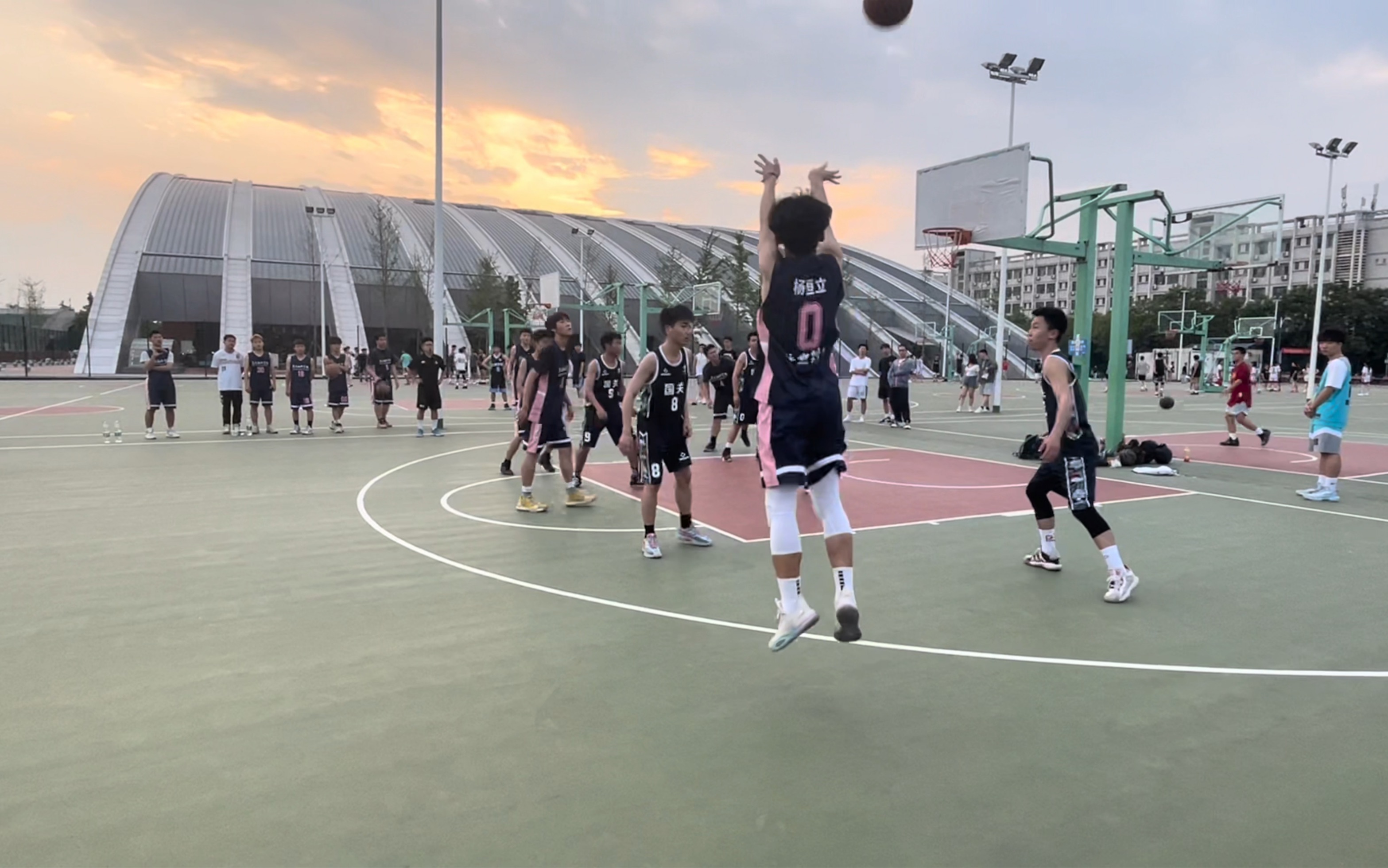 班里学渣，球队首发