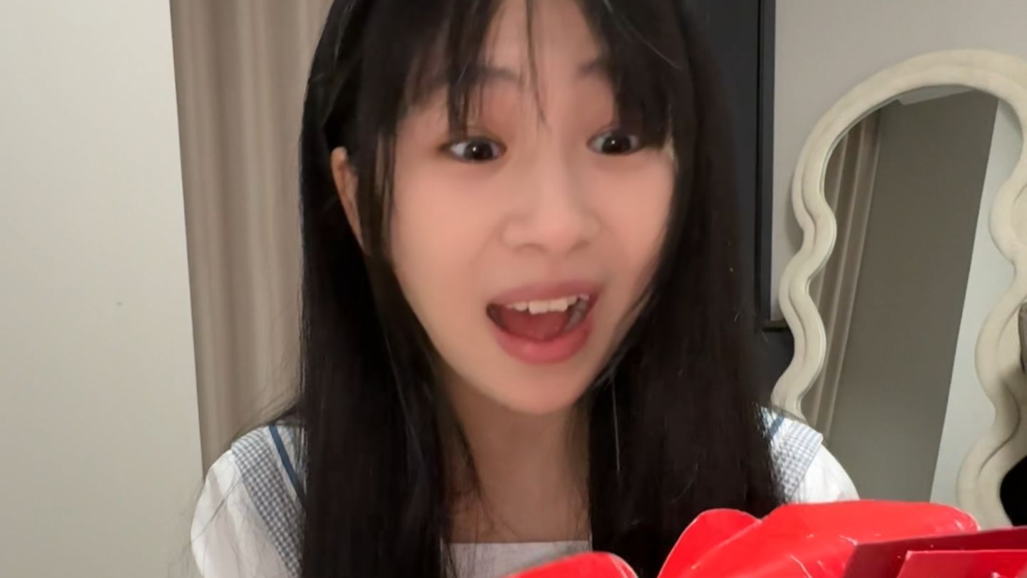 爱人如养花，最好的花匠就是父母。有这样不扫兴的父母，真的不要太幸福！