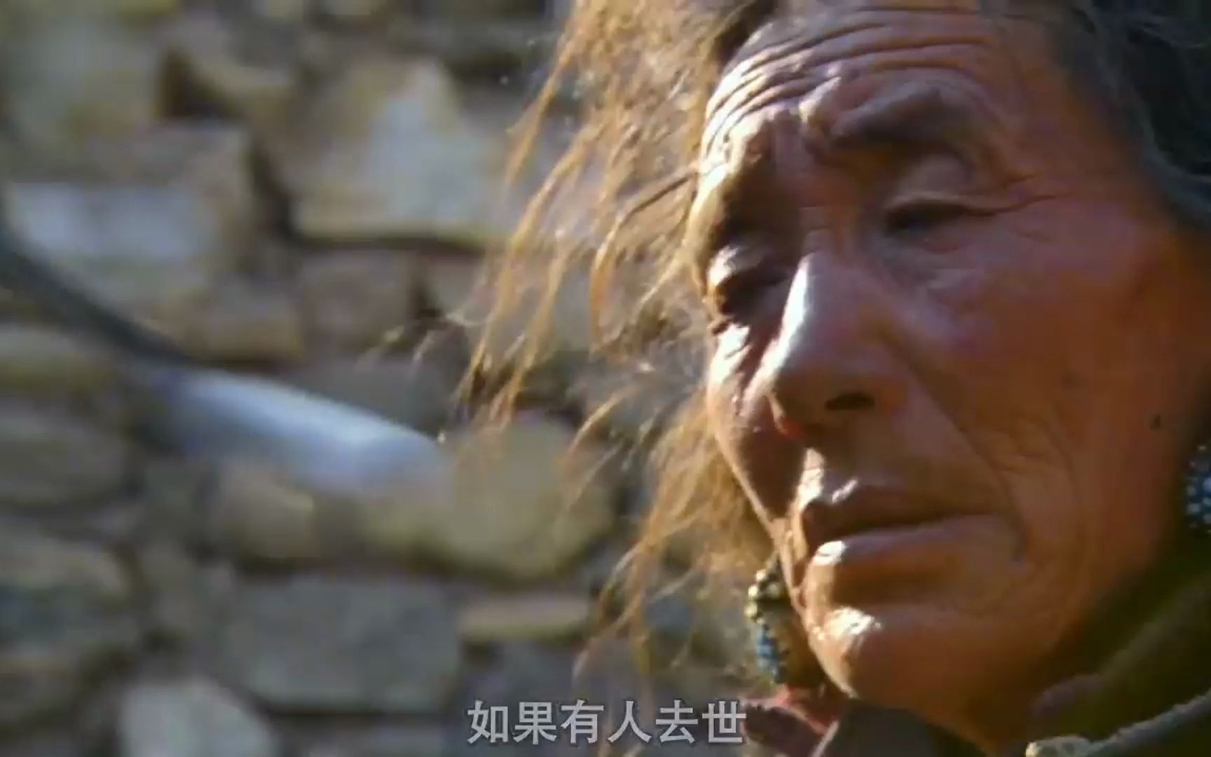 把肉割给秃鹫吃，近距离感受下西藏的天葬