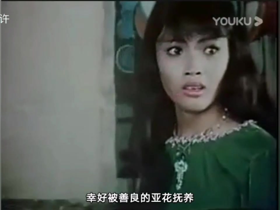 女子竟然与蛇杂交生下半人半蛇的怪物。《蛇魔女》，依旧是UP主看过的上世纪系列电影。