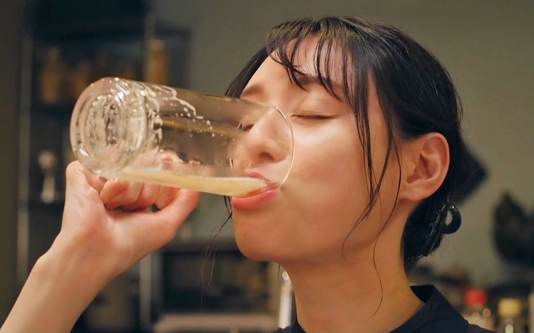 一口气看完《晚酌的流派》第二季，一个自律的女酒鬼到底如何去热爱生活
