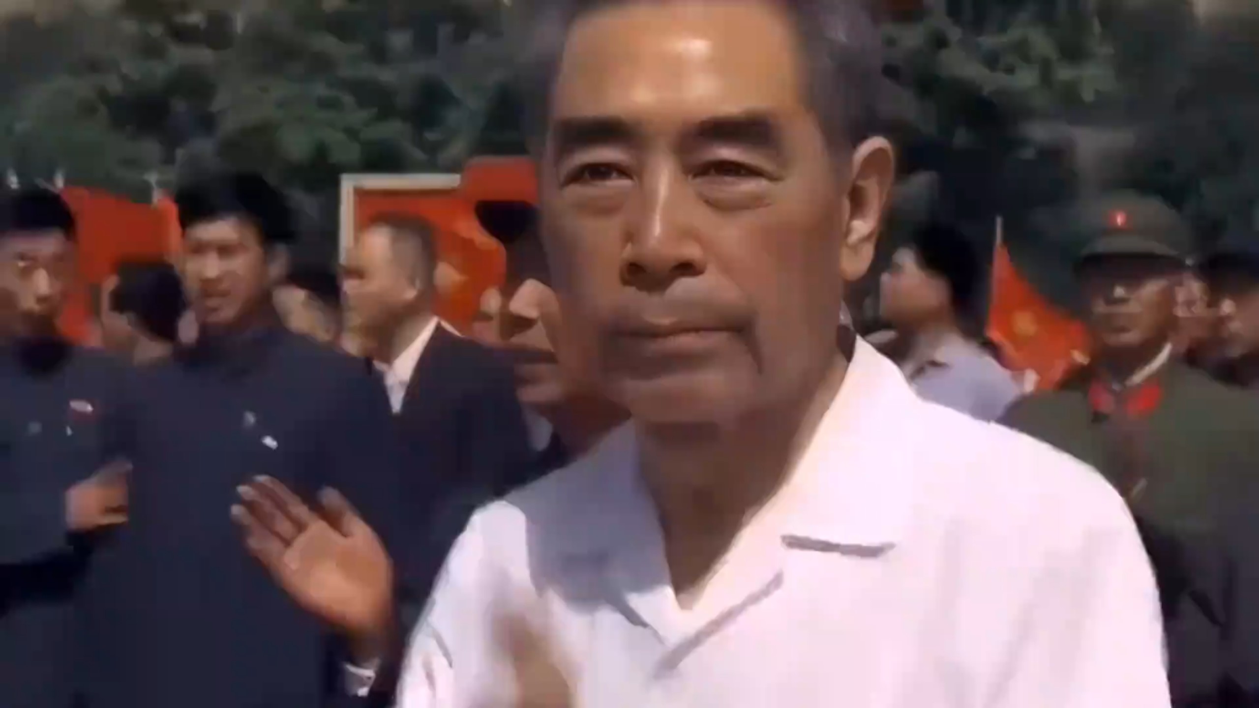 1973年周总理回延安时，发现村里很多人都躲着他问清原因后总理很痛心