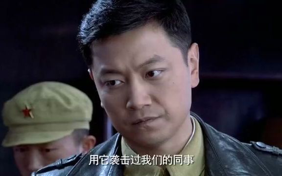 绝地刀锋：团长请女友吃饭，要给她个礼物，怎料为她戴上手铐.mp4