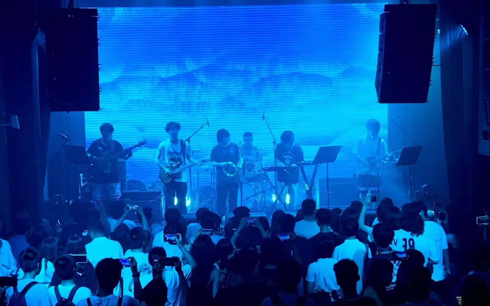 “这首歌送给我们的学校！”-高中生乐队激情献唱Pink Floyd名曲Another Brick in The Wall Pt.2 回馈母校