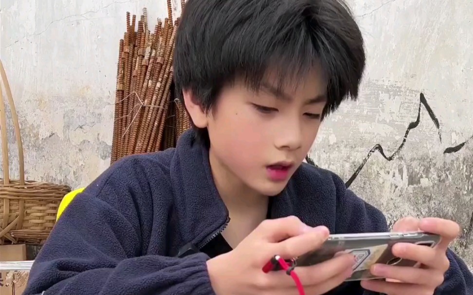 都是手机惹的祸，游戏都不知害了多少孩