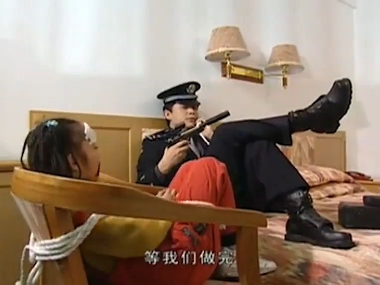 歹徒易容伪装警察绑架小孩