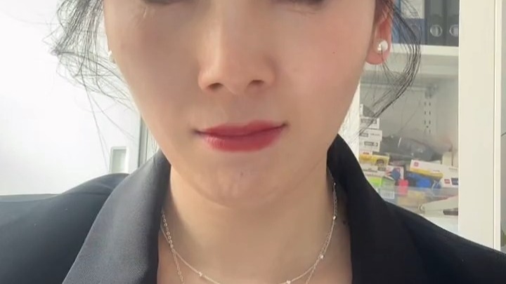 DBB 熟女表情耐人寻味