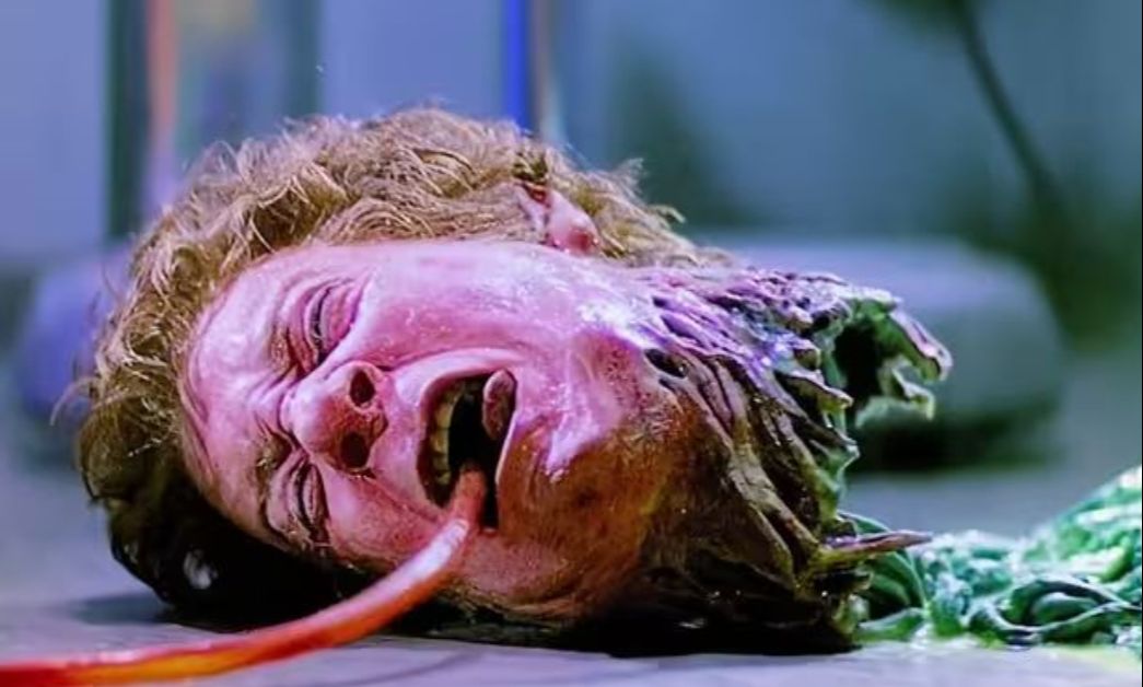 重口味！这部41年前上映的科幻恐怖片，至今都无法被超越《怪形》