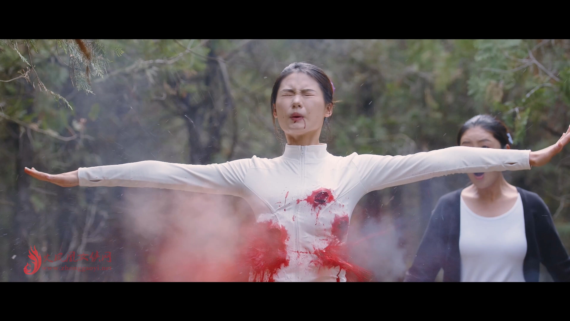 缉毒生死恋，中高艺火凤凰大美女们的真实炸点爆破中弹！被打成了血筛子