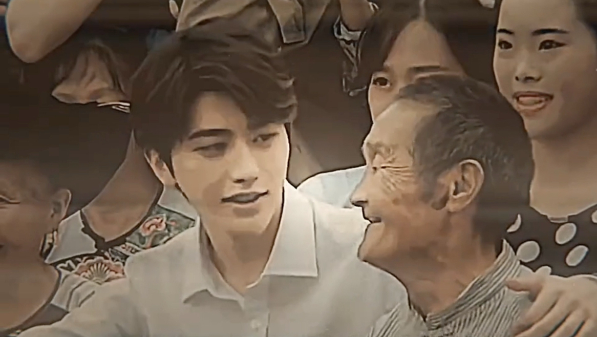 “那天村里来了一个年轻人，本以为只是走一个秀，结果整个村里都亮了起来” #会火 #蔡徐坤 公益 暖心