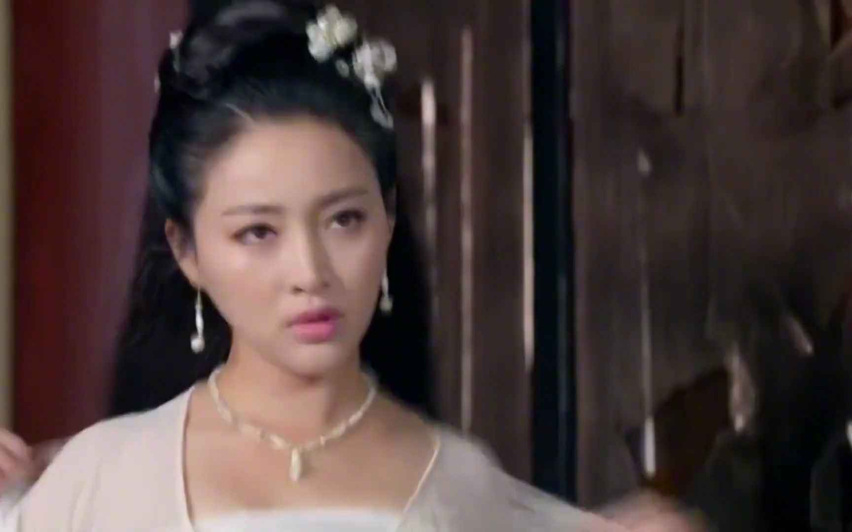 新萧十一郎：美女中迷魂术，衣服一件少一件，下秒便宜穷小子