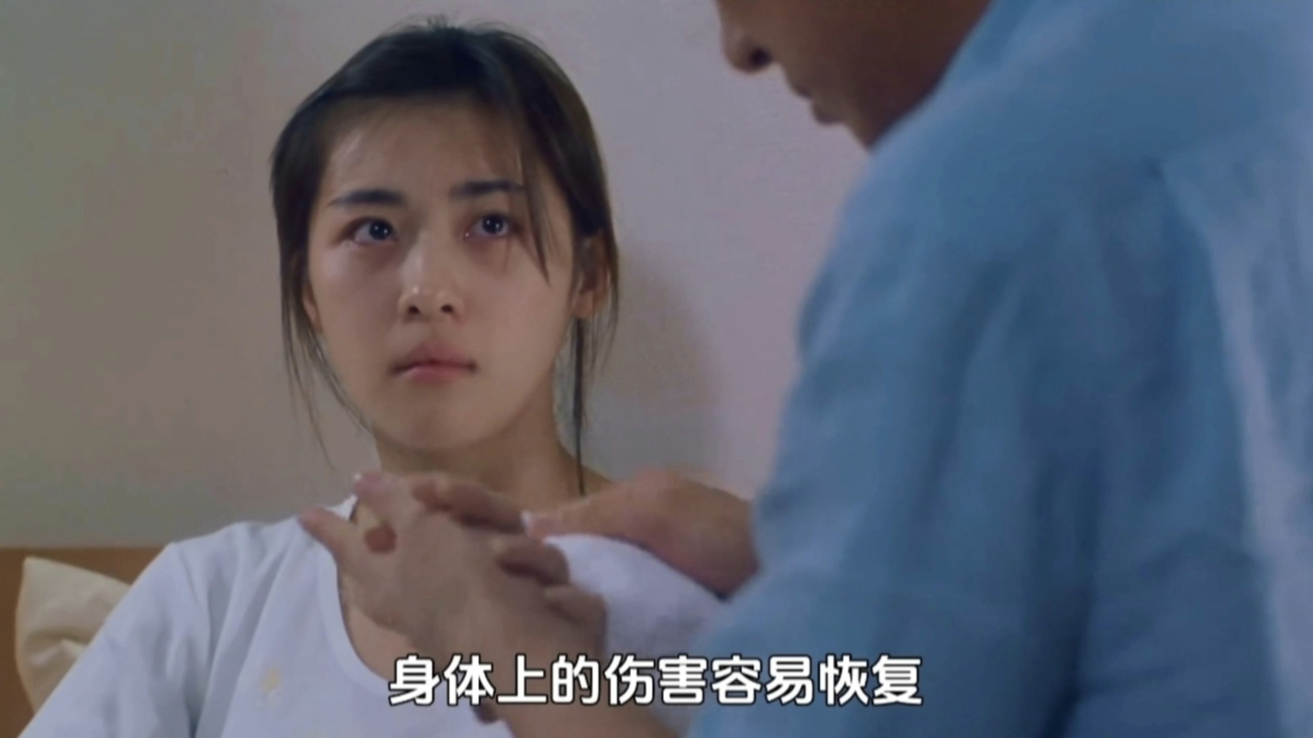 你以为她是被感动了，其实她是在想那个男人为什么不能像他这般温柔！