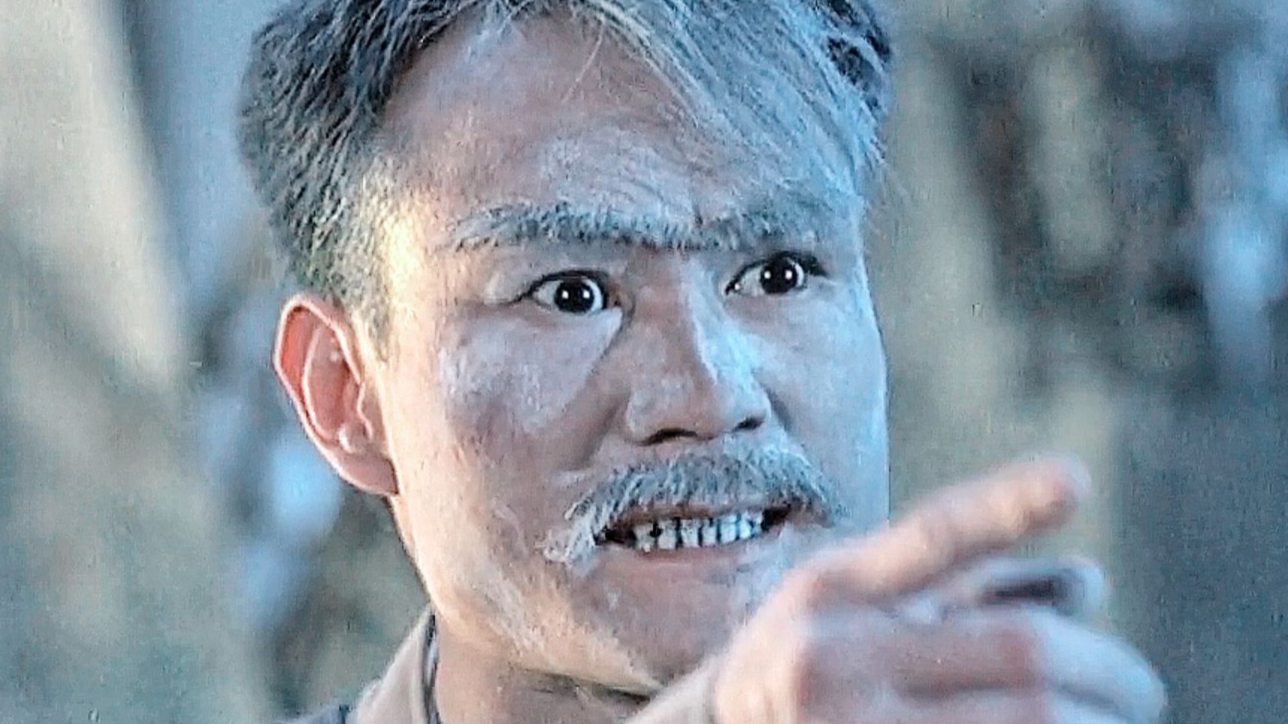 “ 小说里，俩徒弟最后给九叔害死了，而且九叔死的很惨，黄鹰写的 ! ”