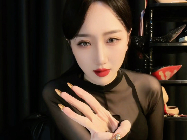 盯好妈妈的眼睛 几秒