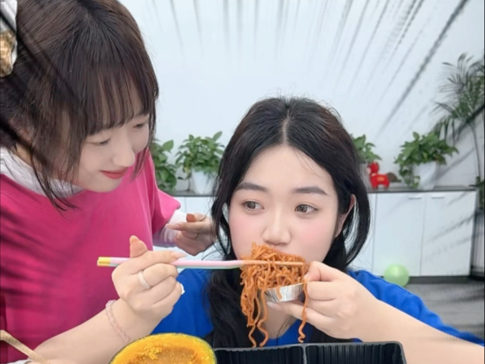 吃美食九宫格啦，挑战每格只吃2口