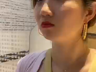 最后的那段日子里，对狗狗也显得依依不舍