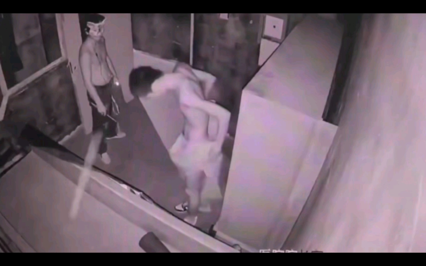 密室里脱裤子换衣服的NPC帅哥