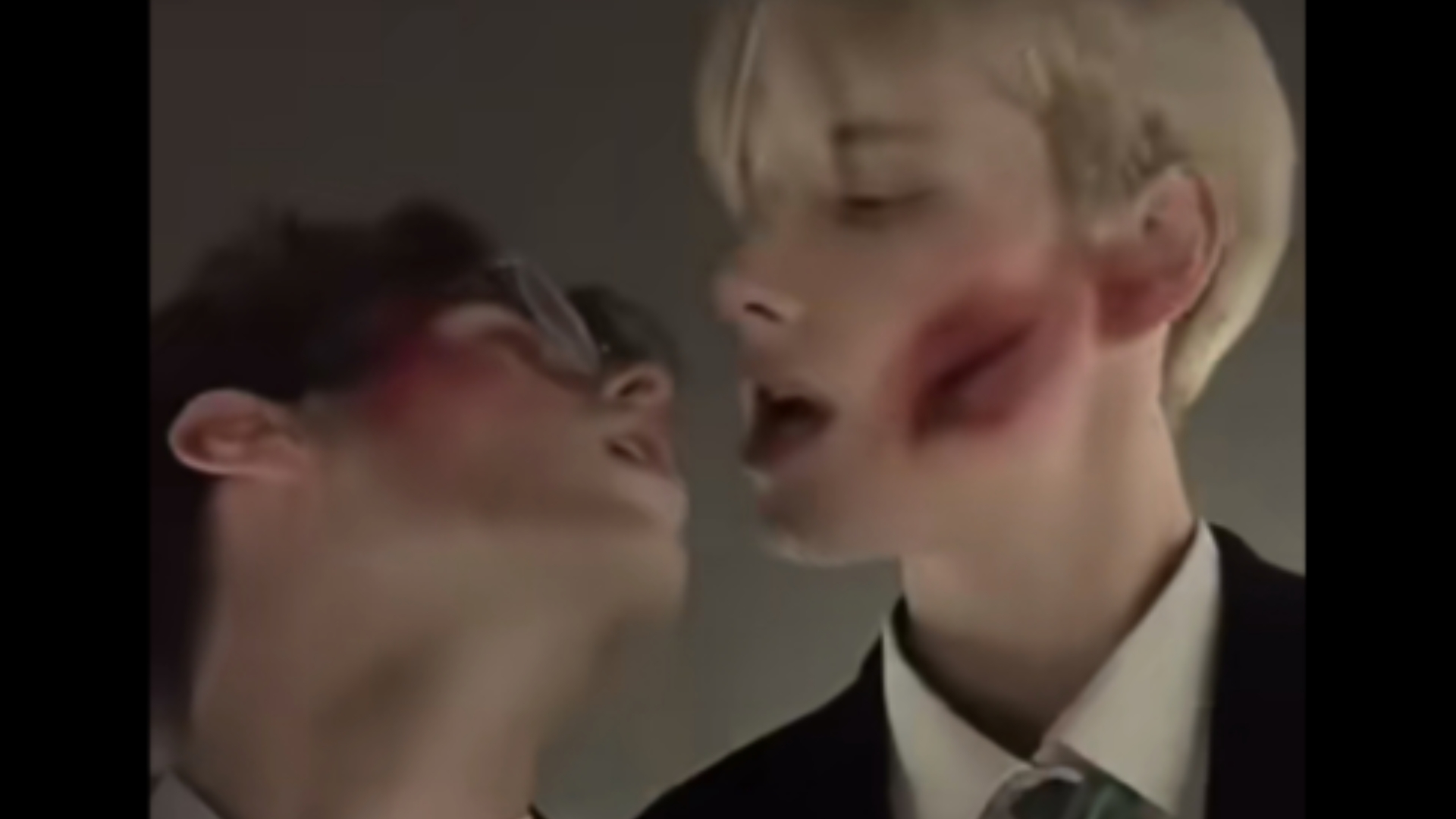 居然还有KISS的一天，谁认识这个男人 告诉他我想和他结芬