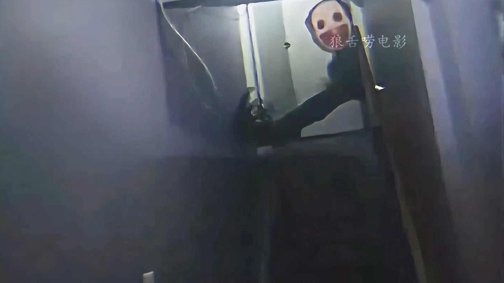 男子在家遭到伪人入侵， 躲在地下室28天最终还是被吃掉！视频内容纯属虚构，全程高能画面已打码！请勿当真！#恐怖惊悚 #奇闻异事 #第五人格#伪人#都市传说
