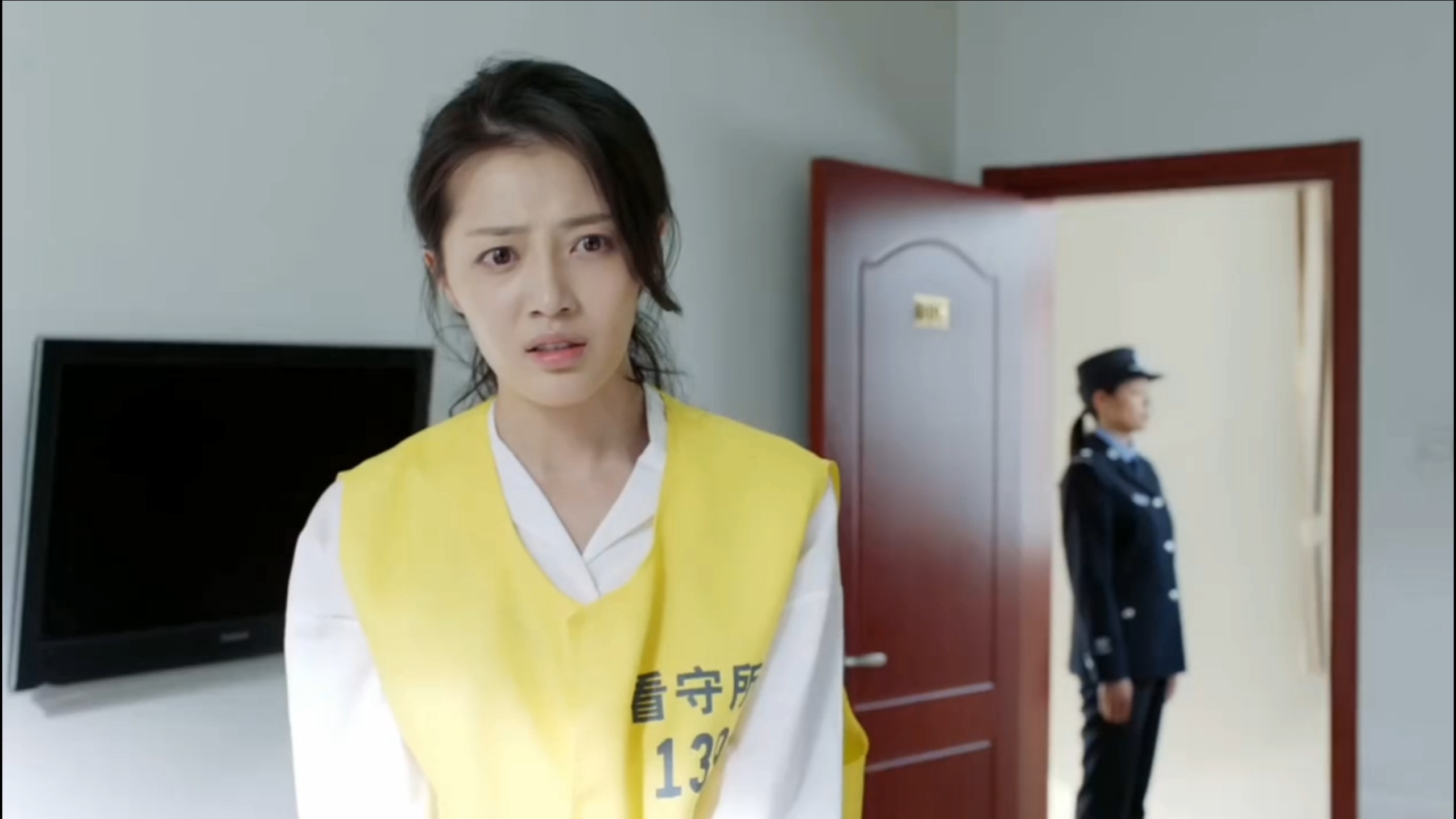 女犯押解