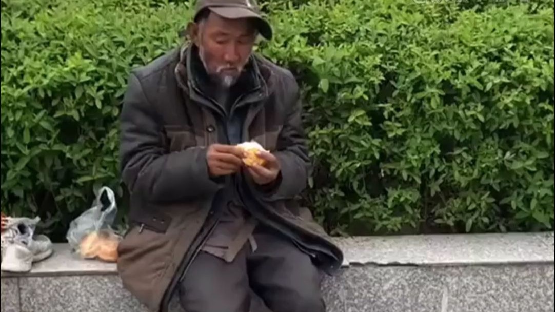 当乞丐有了目标他将不再是流浪 _善良的回报 _乞丐 _泰州面馆 _内容启发搜索