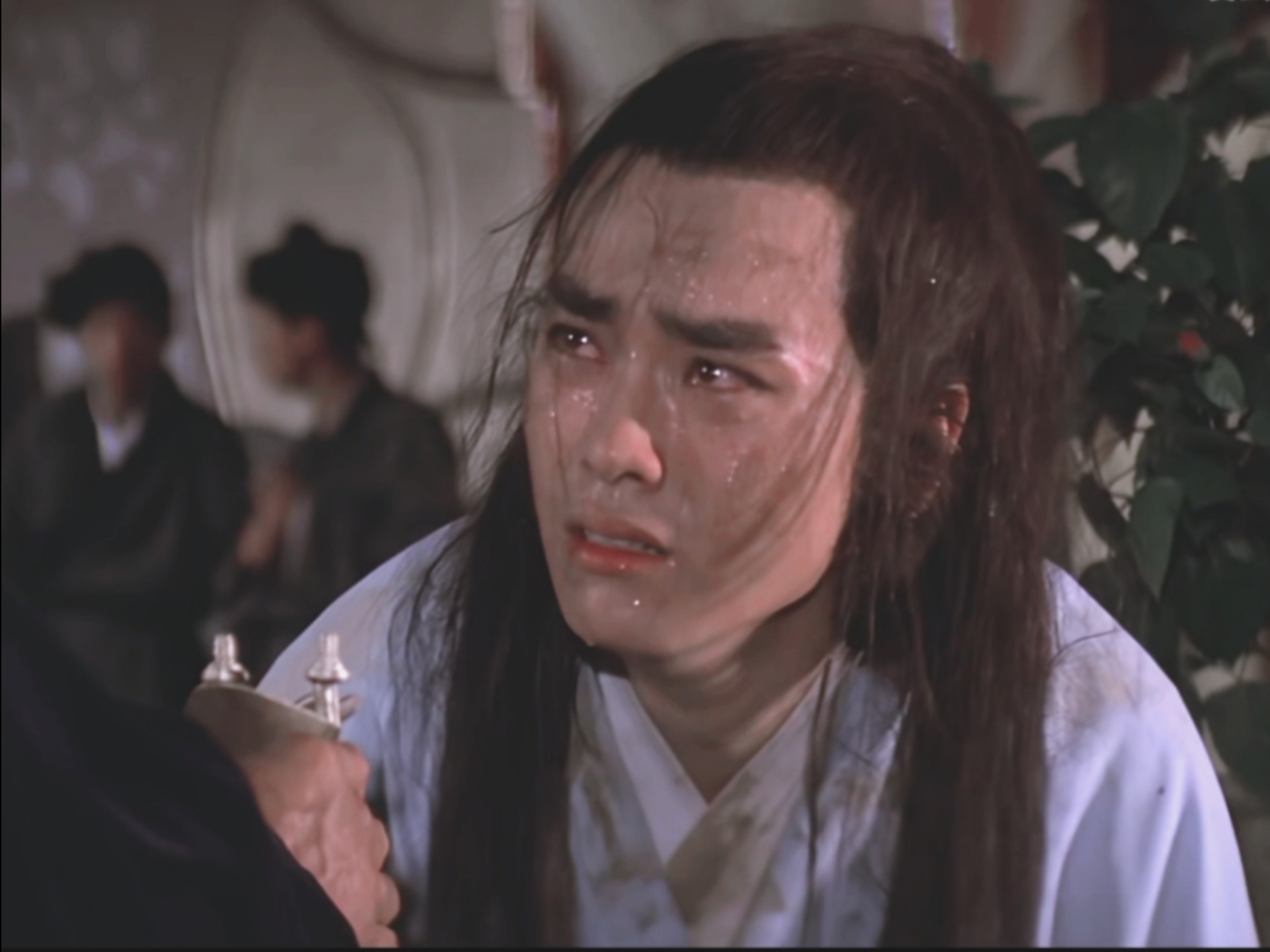 他被剧情虐得好惨！只有他一直保护在他身前。