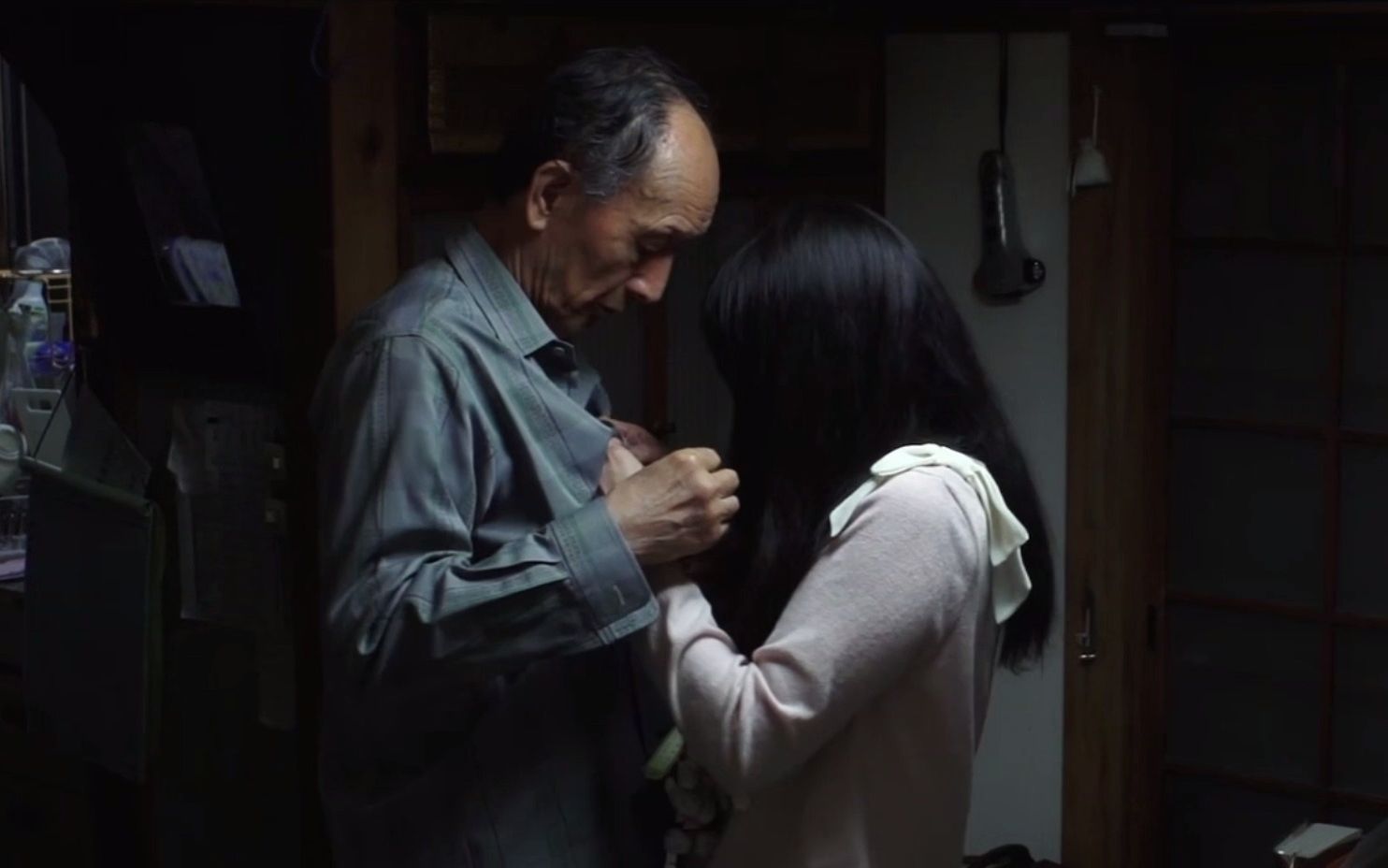 毁三观的日本R级片《海角上的兄妹》，瘸子哥哥将傻子妹妹当赚钱工具，看的我彻夜难眠